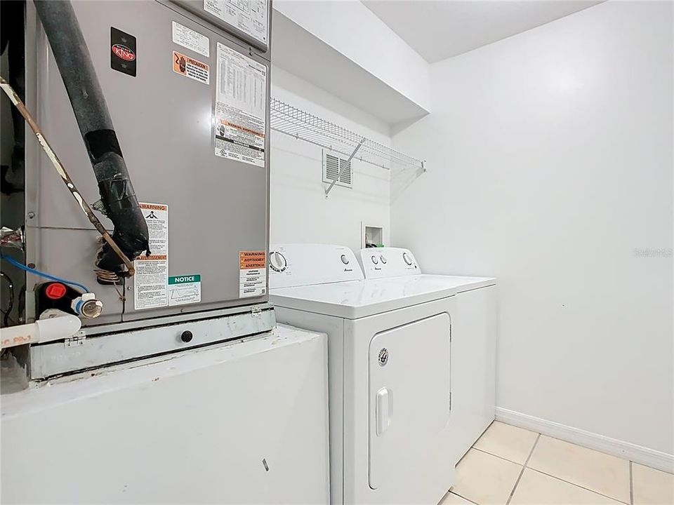 待售: $270,000 (4 贝兹, 3 浴室, 1880 平方英尺)