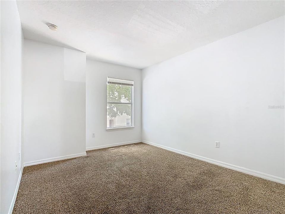 待售: $270,000 (4 贝兹, 3 浴室, 1880 平方英尺)