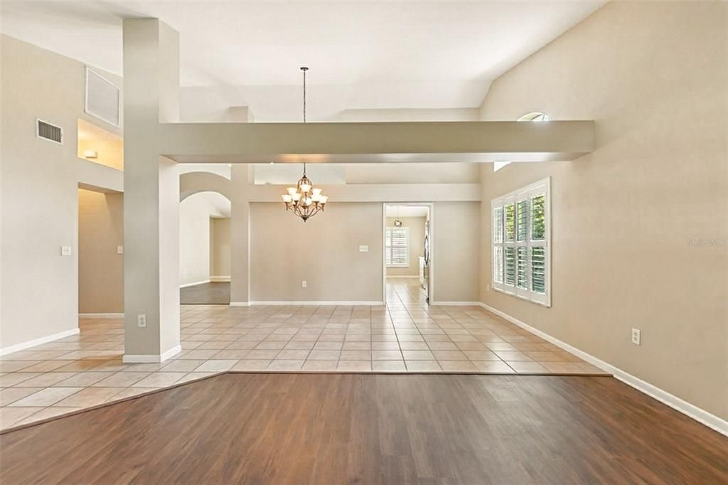 Под контрактом: $475,000 (3 спален, 2 ванн, 2070 Квадратных фут)