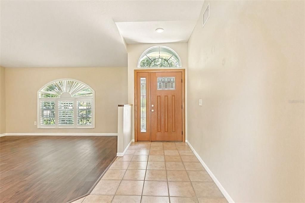 Под контрактом: $475,000 (3 спален, 2 ванн, 2070 Квадратных фут)