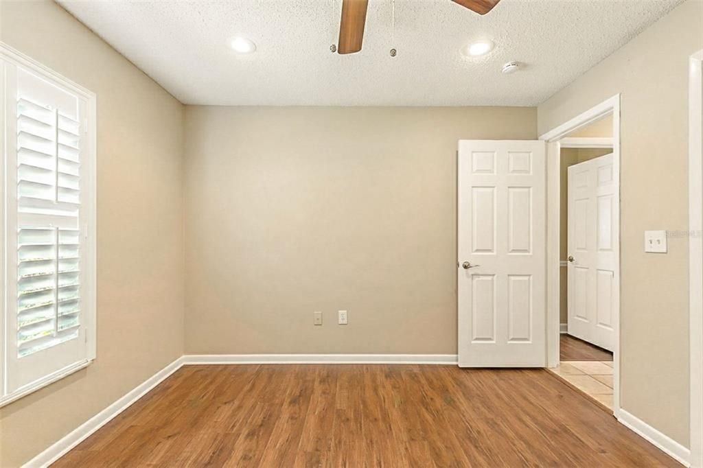 Под контрактом: $475,000 (3 спален, 2 ванн, 2070 Квадратных фут)