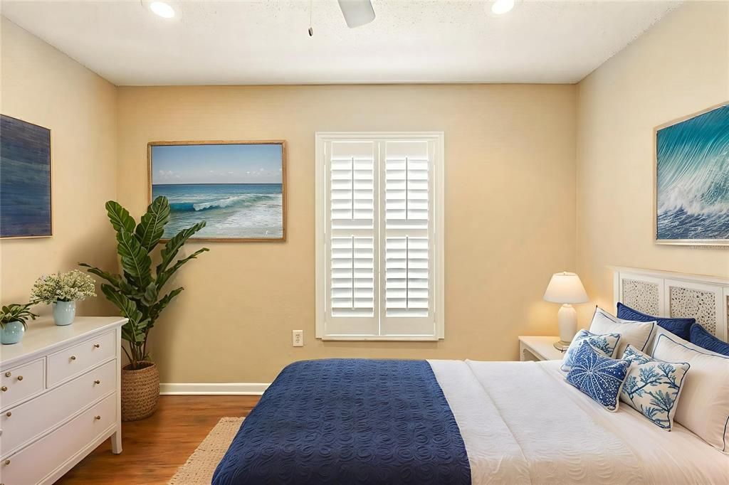 Под контрактом: $475,000 (3 спален, 2 ванн, 2070 Квадратных фут)