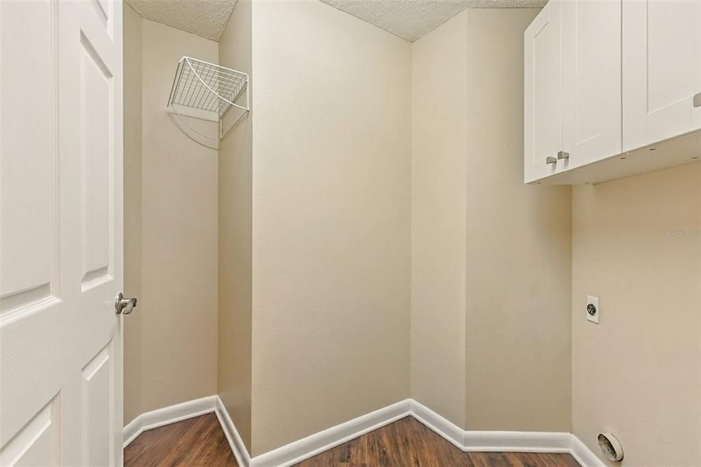 Под контрактом: $475,000 (3 спален, 2 ванн, 2070 Квадратных фут)