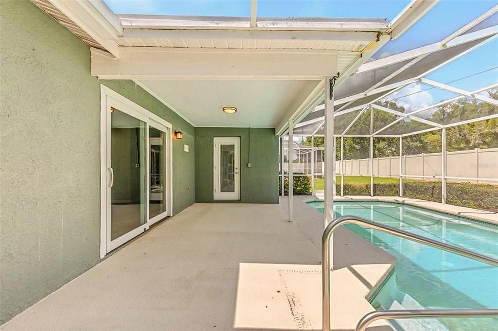 Под контрактом: $475,000 (3 спален, 2 ванн, 2070 Квадратных фут)