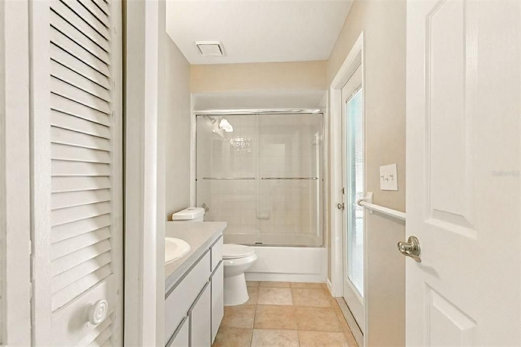 Под контрактом: $475,000 (3 спален, 2 ванн, 2070 Квадратных фут)