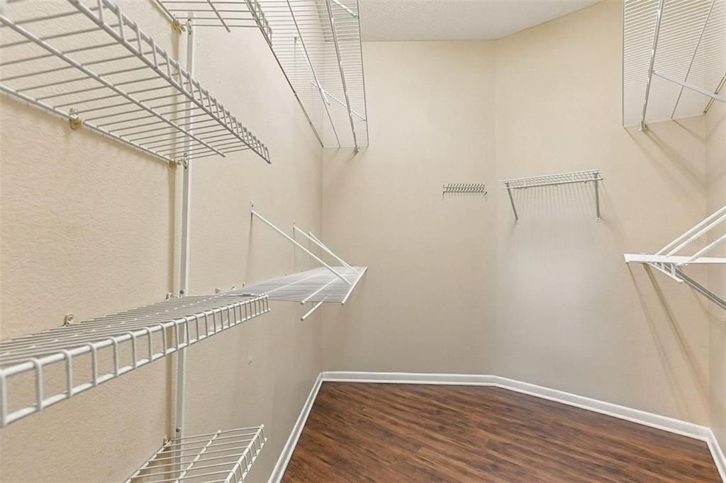 Под контрактом: $475,000 (3 спален, 2 ванн, 2070 Квадратных фут)