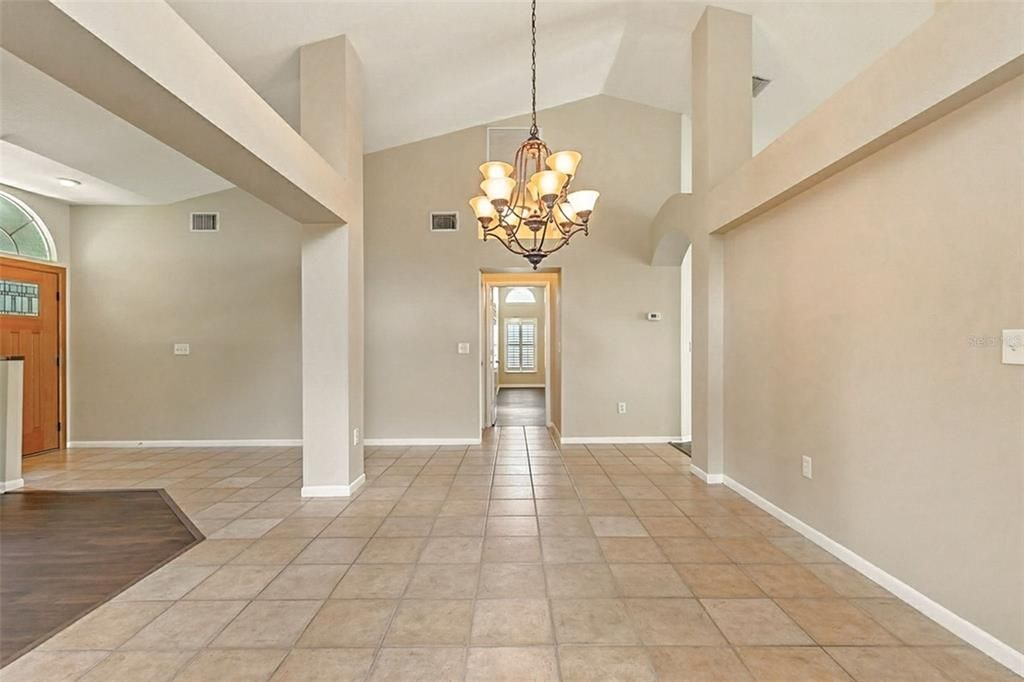 Под контрактом: $475,000 (3 спален, 2 ванн, 2070 Квадратных фут)