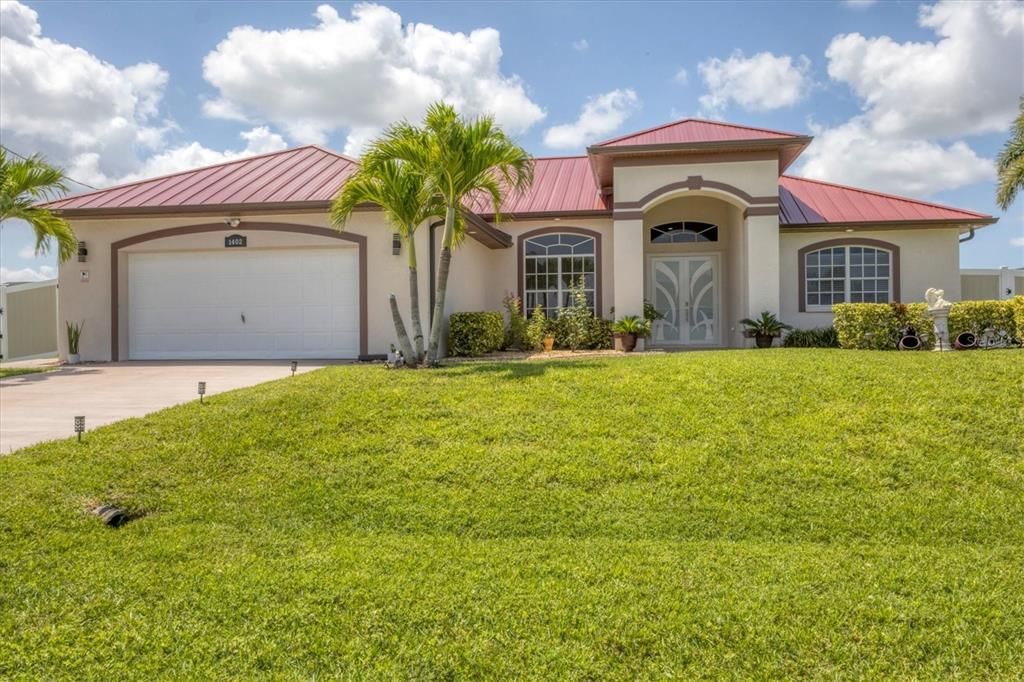 Active With Contract: $474,900 (3 beds, 2 baths, 2016 Square Feet)