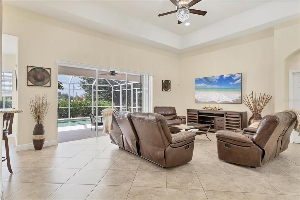 Active With Contract: $474,900 (3 beds, 2 baths, 2016 Square Feet)