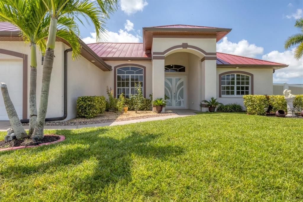 Active With Contract: $474,900 (3 beds, 2 baths, 2016 Square Feet)