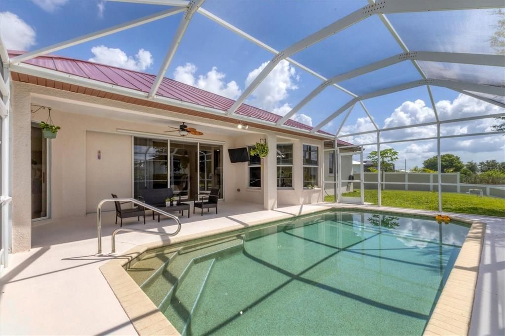 Active With Contract: $474,900 (3 beds, 2 baths, 2016 Square Feet)