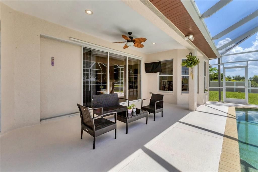 Active With Contract: $474,900 (3 beds, 2 baths, 2016 Square Feet)