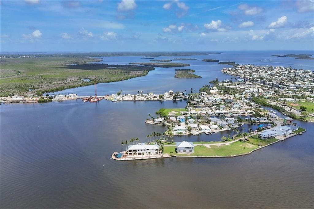 Active With Contract: $474,900 (3 beds, 2 baths, 2016 Square Feet)