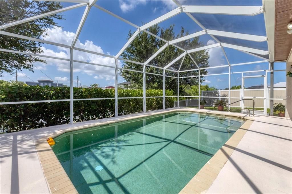 Active With Contract: $474,900 (3 beds, 2 baths, 2016 Square Feet)