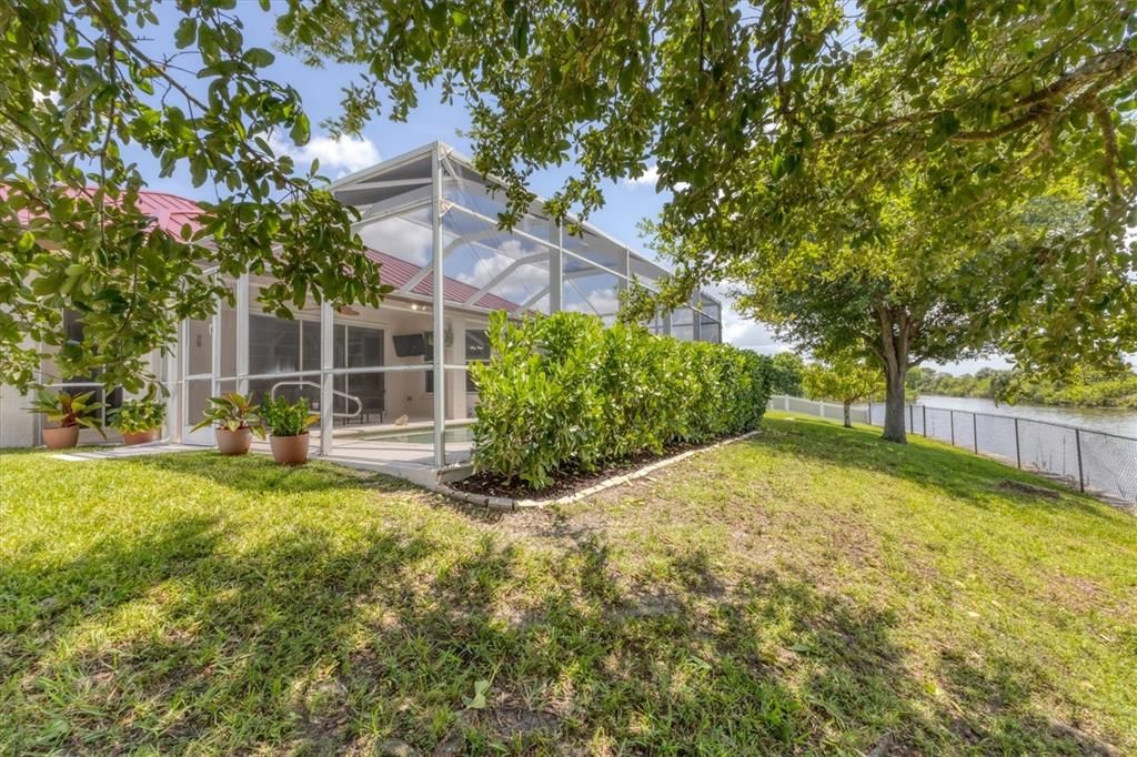 Active With Contract: $474,900 (3 beds, 2 baths, 2016 Square Feet)