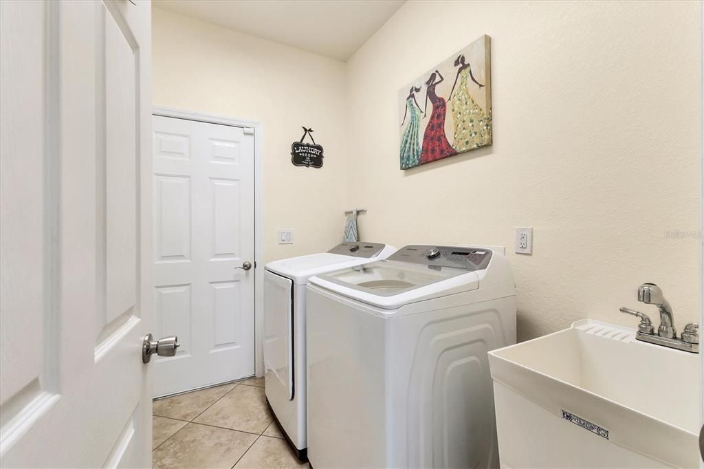 Active With Contract: $474,900 (3 beds, 2 baths, 2016 Square Feet)
