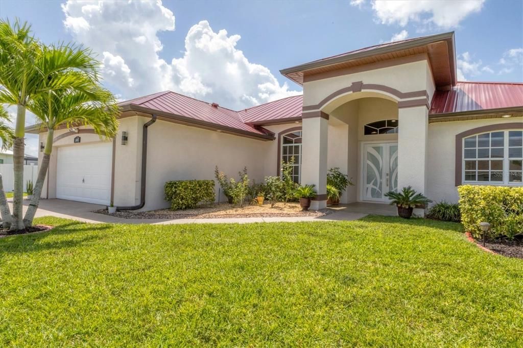 Active With Contract: $474,900 (3 beds, 2 baths, 2016 Square Feet)