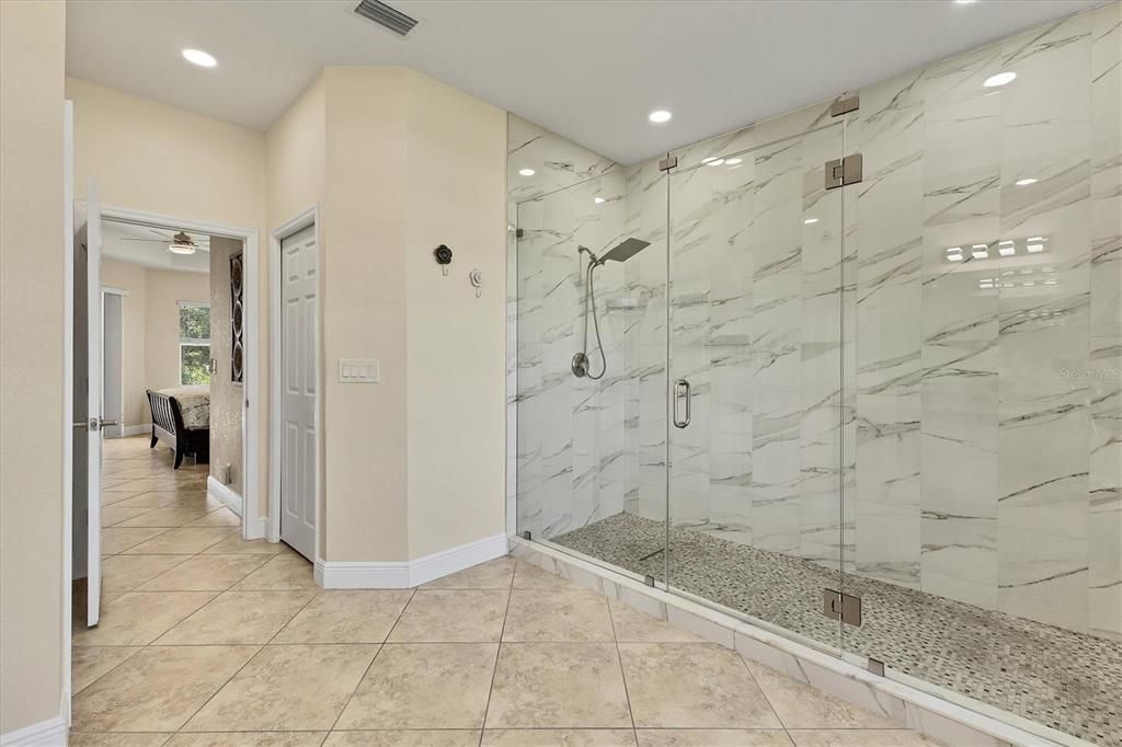 Active With Contract: $474,900 (3 beds, 2 baths, 2016 Square Feet)