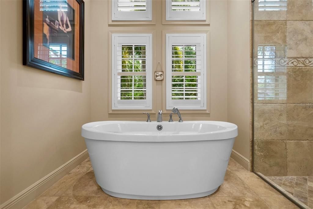 Active With Contract: $2,190,000 (3 beds, 3 baths, 4444 Square Feet)