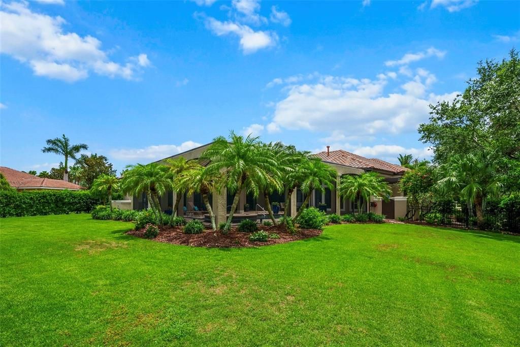 Active With Contract: $2,190,000 (3 beds, 3 baths, 4444 Square Feet)