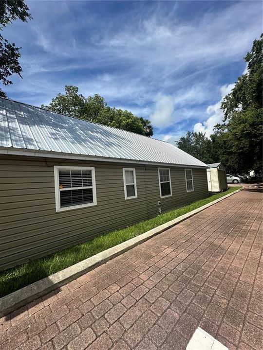 待售: $27,600 (0 贝兹, 0 浴室, 966 平方英尺)