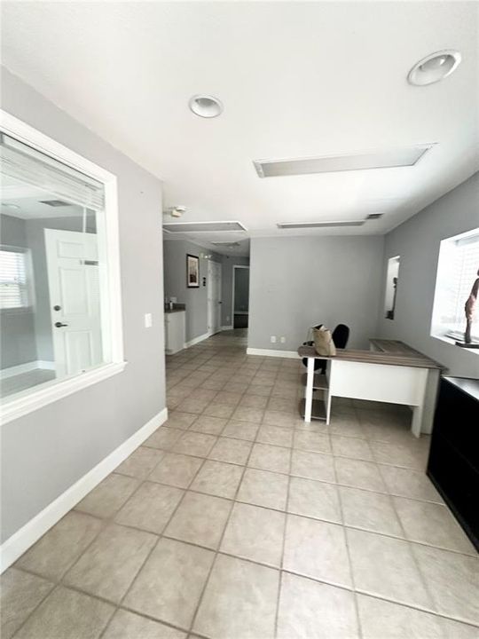 待售: $27,600 (0 贝兹, 0 浴室, 966 平方英尺)