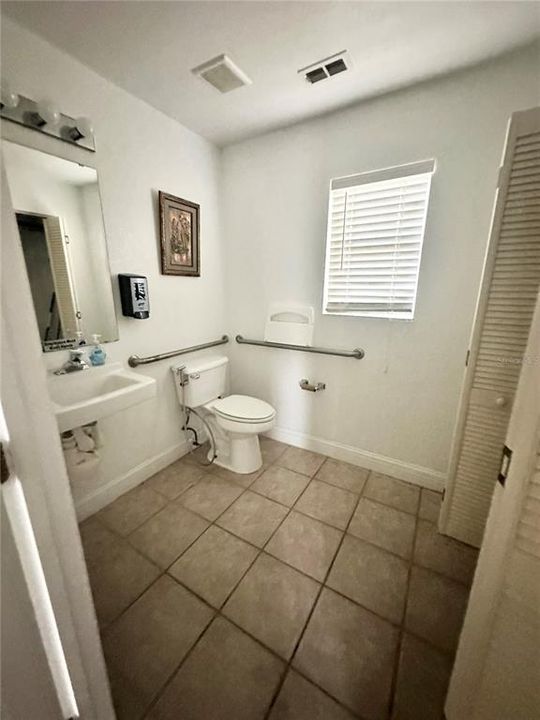 待售: $27,600 (0 贝兹, 0 浴室, 966 平方英尺)