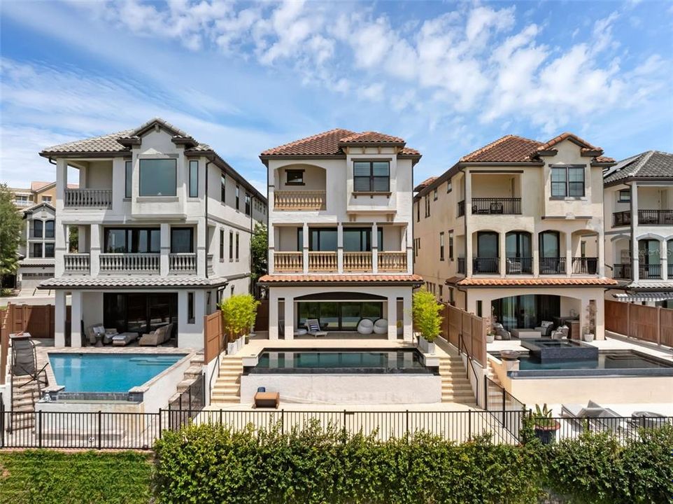 На продажу: $1,600,000 (6 спален, 6 ванн, 4251 Квадратных фут)