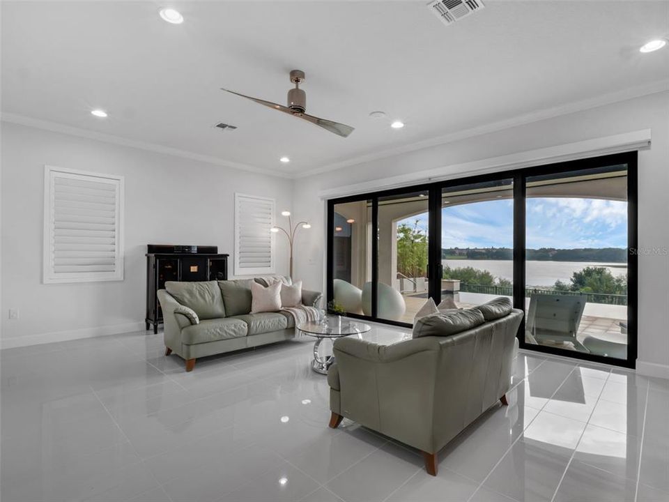 На продажу: $1,600,000 (6 спален, 6 ванн, 4251 Квадратных фут)