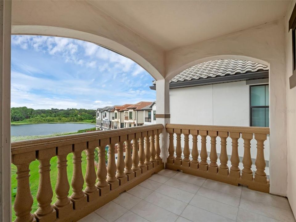 На продажу: $1,600,000 (6 спален, 6 ванн, 4251 Квадратных фут)