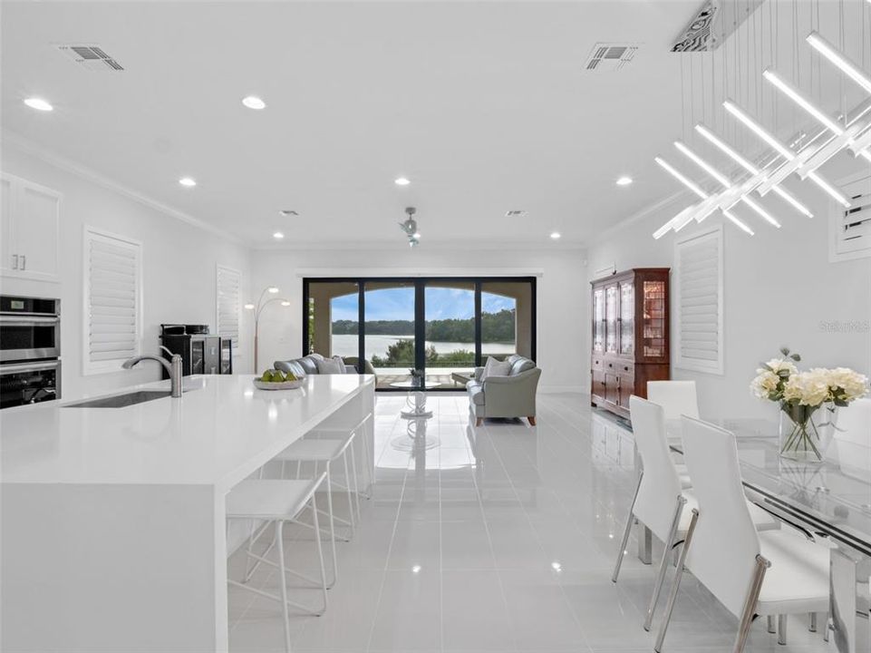 На продажу: $1,600,000 (6 спален, 6 ванн, 4251 Квадратных фут)