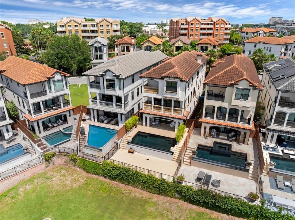 На продажу: $1,600,000 (6 спален, 6 ванн, 4251 Квадратных фут)