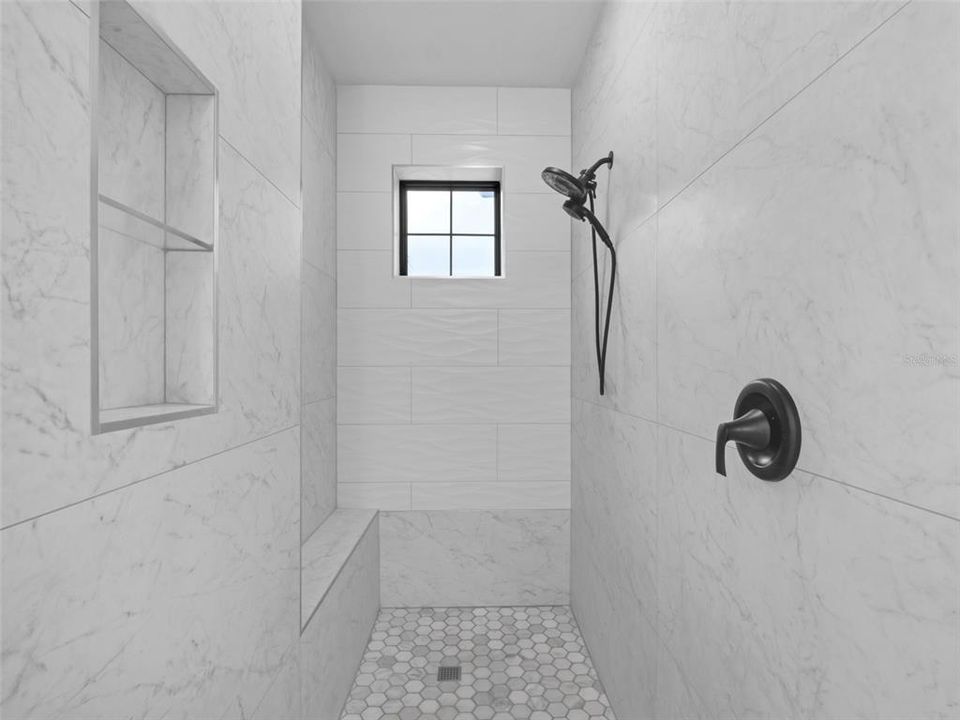 На продажу: $1,600,000 (6 спален, 6 ванн, 4251 Квадратных фут)