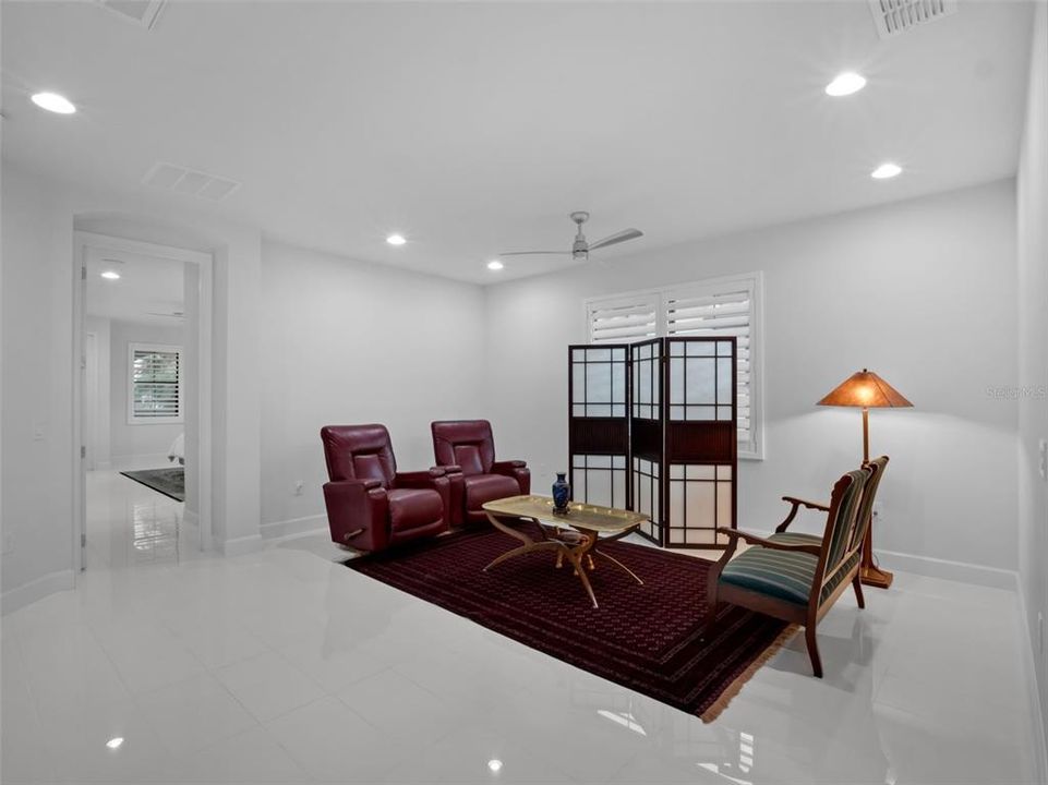 На продажу: $1,600,000 (6 спален, 6 ванн, 4251 Квадратных фут)