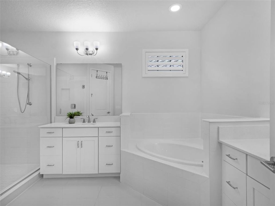 На продажу: $1,600,000 (6 спален, 6 ванн, 4251 Квадратных фут)