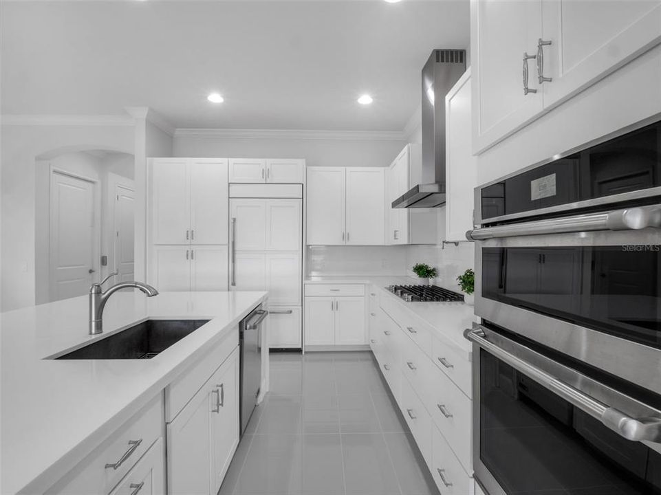 На продажу: $1,600,000 (6 спален, 6 ванн, 4251 Квадратных фут)