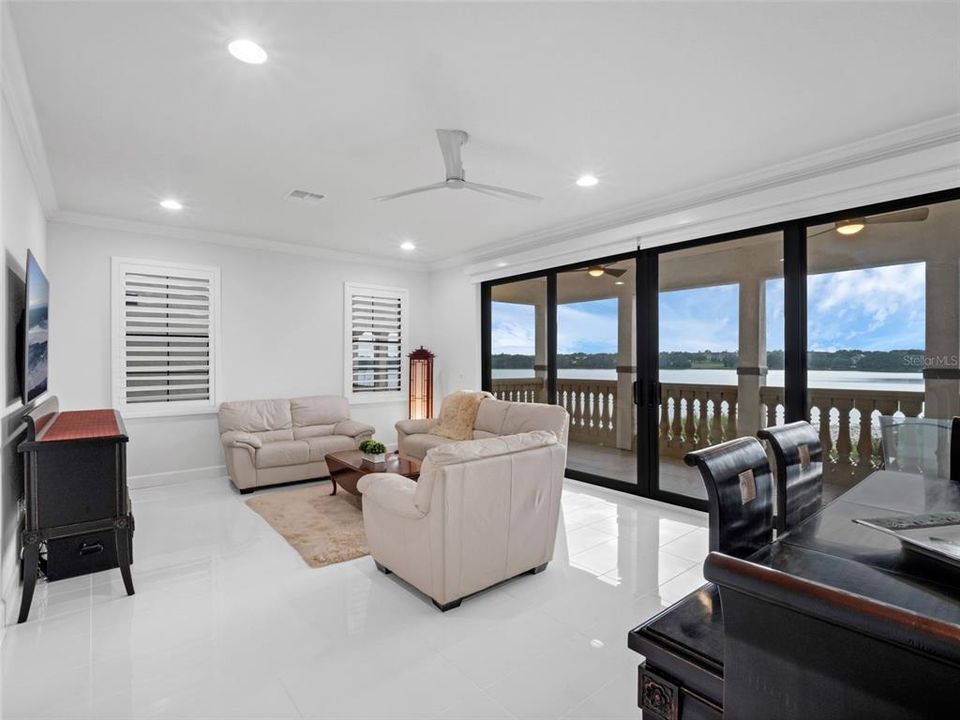 На продажу: $1,600,000 (6 спален, 6 ванн, 4251 Квадратных фут)