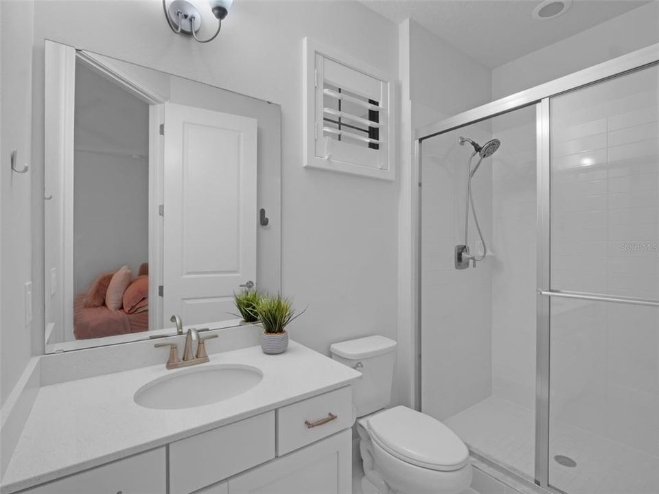 На продажу: $1,600,000 (6 спален, 6 ванн, 4251 Квадратных фут)