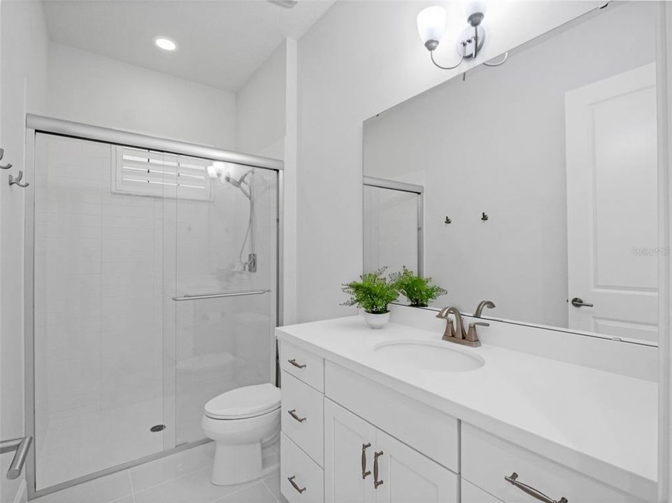 На продажу: $1,600,000 (6 спален, 6 ванн, 4251 Квадратных фут)