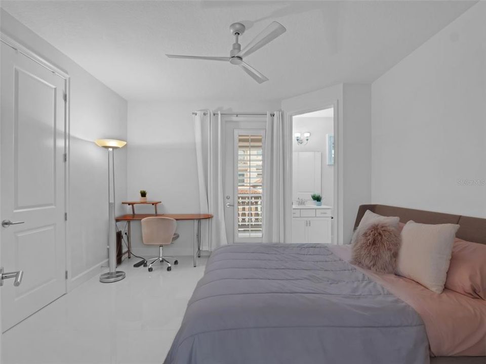 На продажу: $1,600,000 (6 спален, 6 ванн, 4251 Квадратных фут)