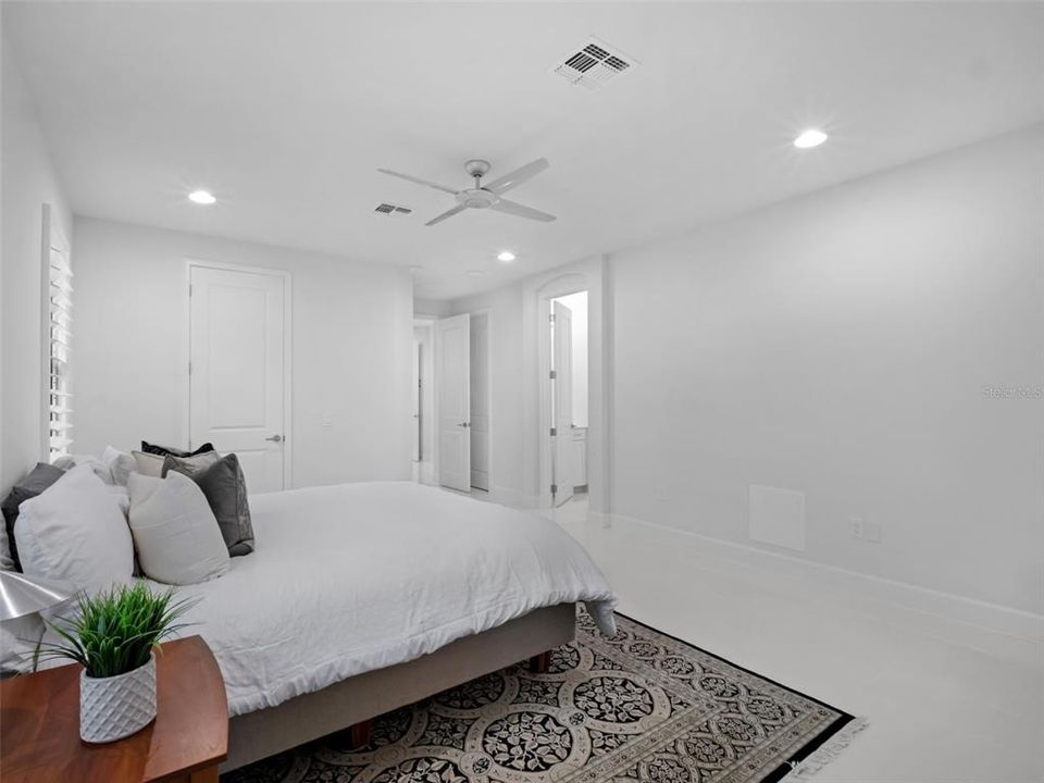 На продажу: $1,600,000 (6 спален, 6 ванн, 4251 Квадратных фут)