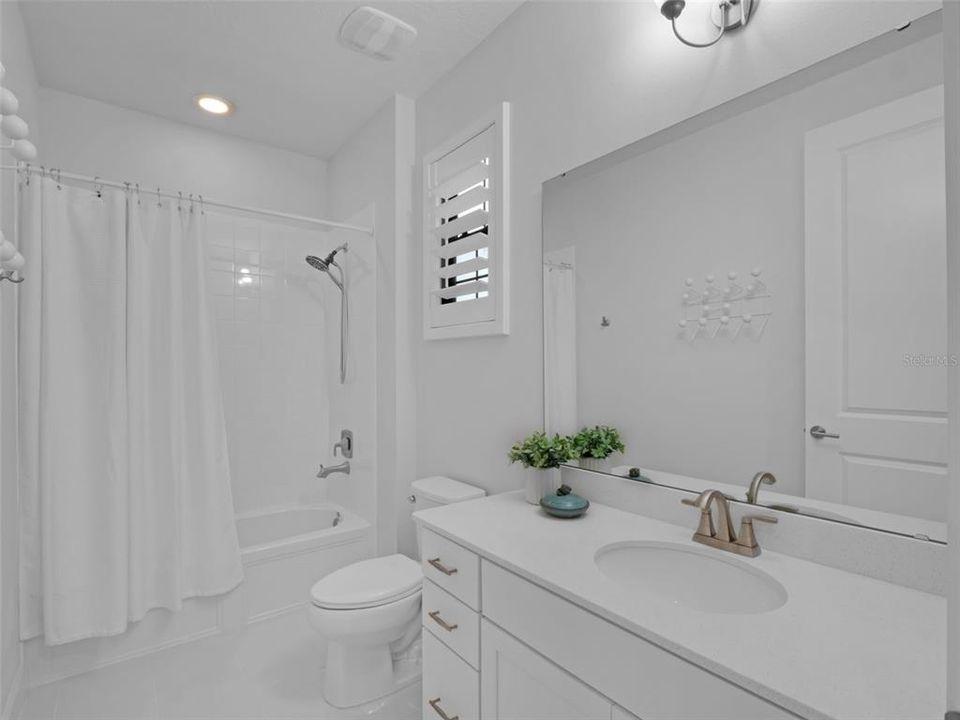 На продажу: $1,600,000 (6 спален, 6 ванн, 4251 Квадратных фут)