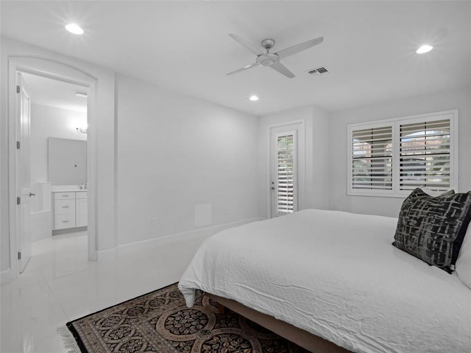 На продажу: $1,600,000 (6 спален, 6 ванн, 4251 Квадратных фут)