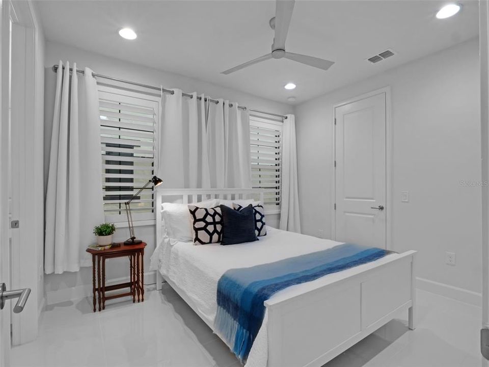 На продажу: $1,600,000 (6 спален, 6 ванн, 4251 Квадратных фут)