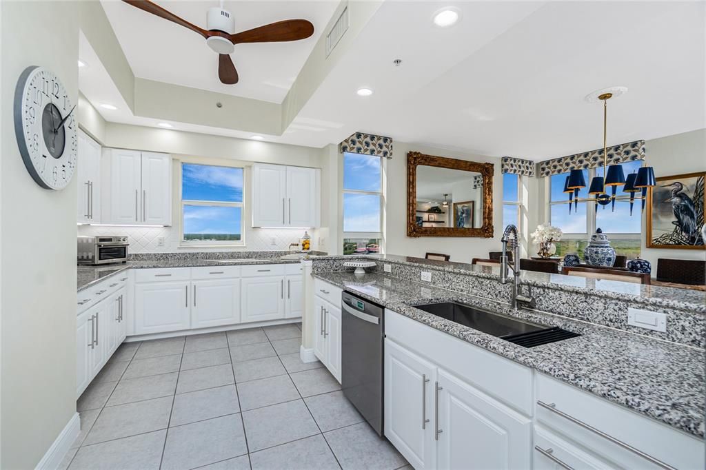 For Sale: $975,000 (3 beds, 3 baths, 2495 Square Feet)