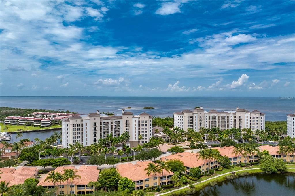 For Sale: $975,000 (3 beds, 3 baths, 2495 Square Feet)