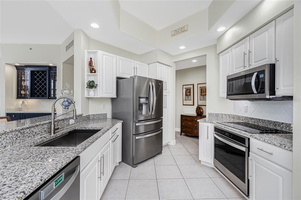 For Sale: $975,000 (3 beds, 3 baths, 2495 Square Feet)