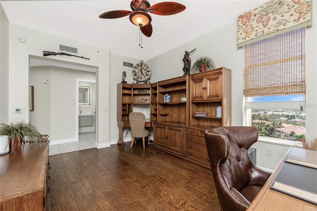 For Sale: $975,000 (3 beds, 3 baths, 2495 Square Feet)