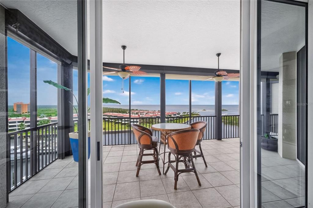 For Sale: $975,000 (3 beds, 3 baths, 2495 Square Feet)