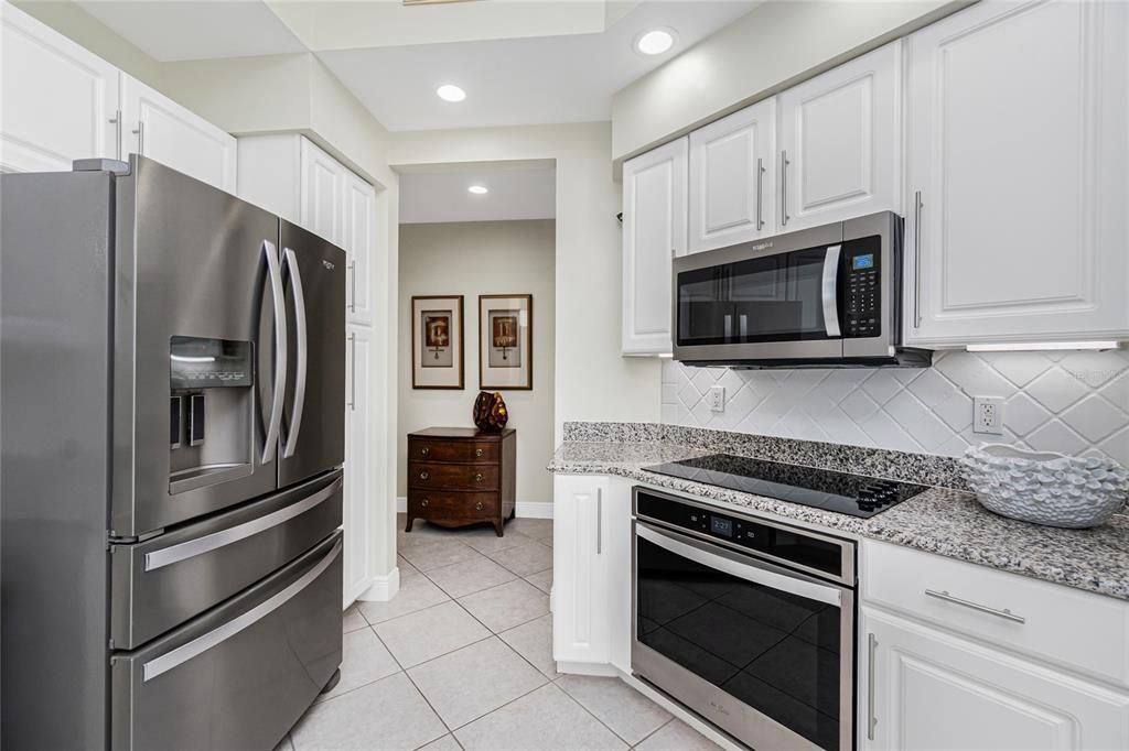 For Sale: $975,000 (3 beds, 3 baths, 2495 Square Feet)